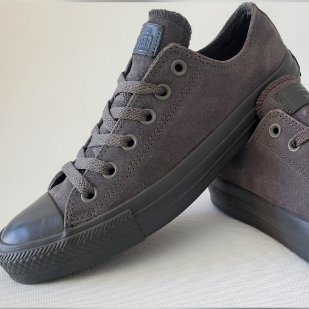 Chuck Taylor All-Star Converse (Low Top)
